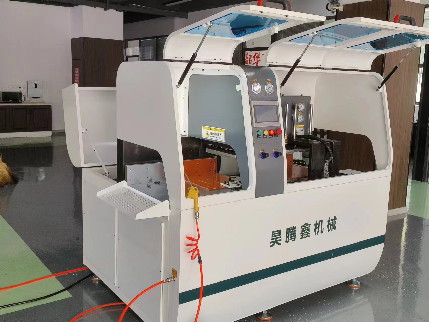 自動鋁材切割機