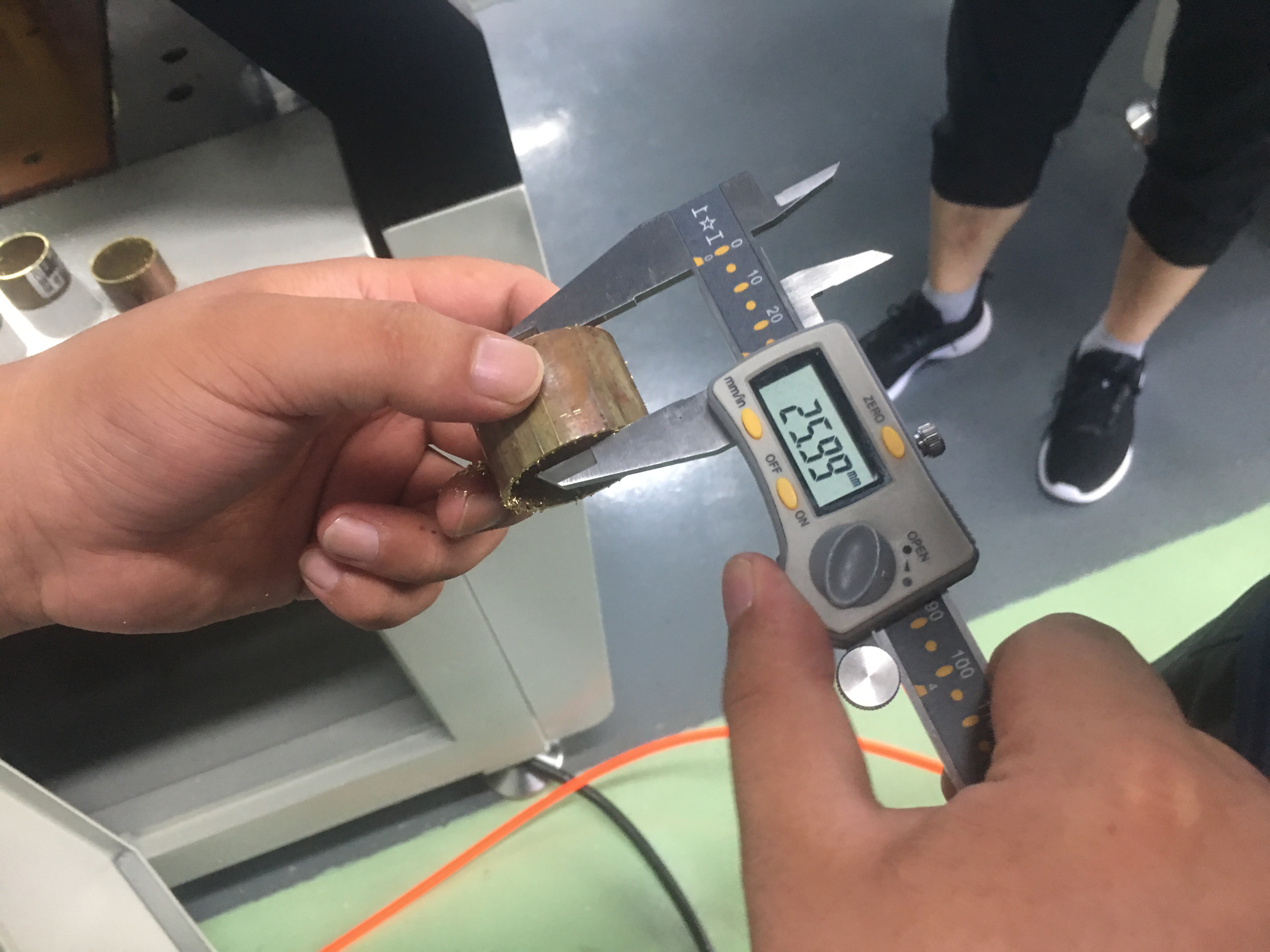 無尾料切鋁機